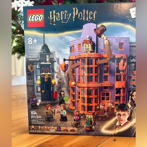 LEGO Harry Potter Diagon Alley Weasley’s Wizard Wheezes Set - Picture 1 of 3